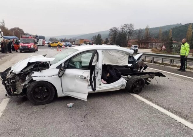 Trafik Kazasında Öğretmen ve Kızı Hayatını Kaybetti